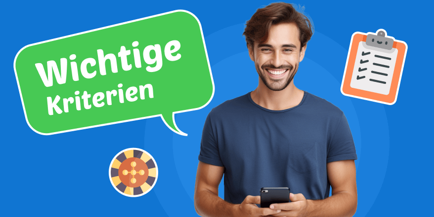 Mann mit grauem T-Shirt und Handy in der Hand lächelt
